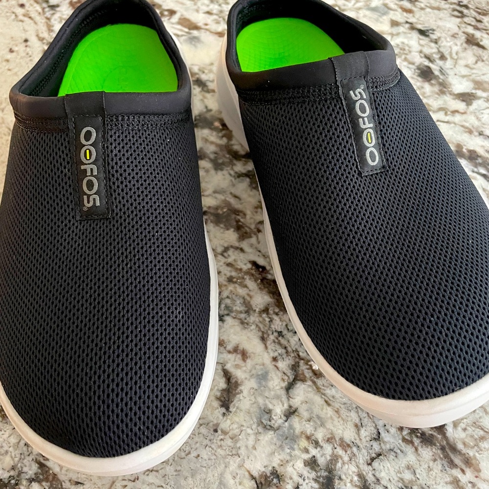 Men’s size 12 Oofos recovery mules
